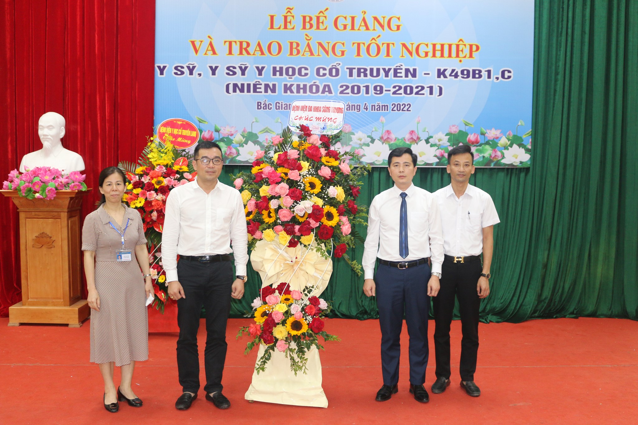 Ban Lãnh đạo Công ty chúc mừng Lễ tốt nghiệp tại trường Cao đẳng Ngô Gia Tự Bắc Giang