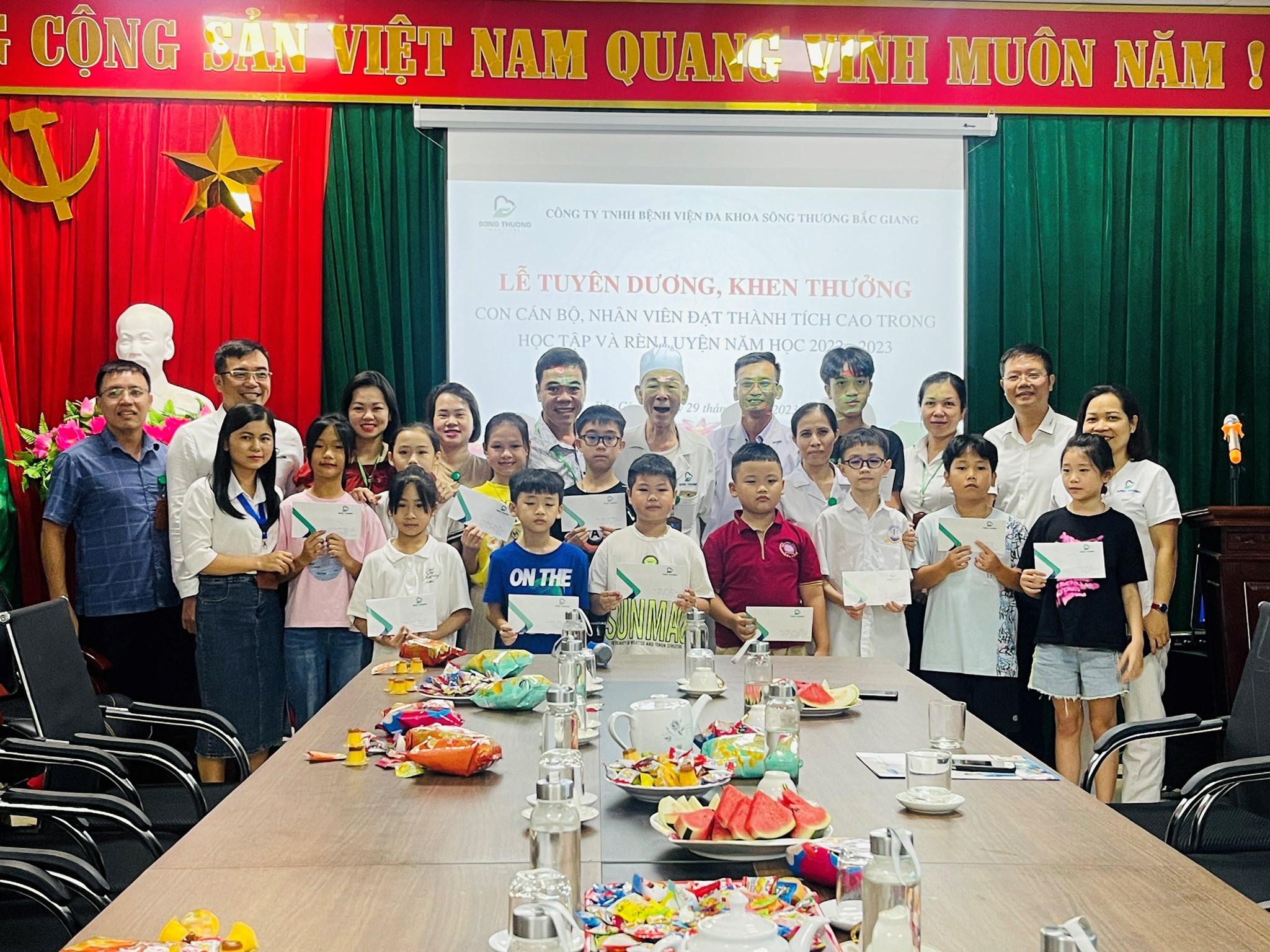 Lễ Tuyên Dương Khen Thưởng Con CBNV Đạt Thành Tích Cao Trong Học Tập Và Rèn Luyện Năm Học 2022 - 2023
